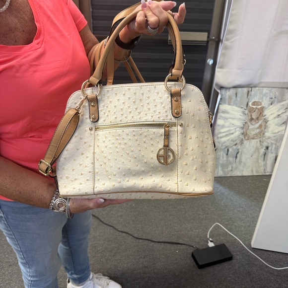 Giani Bernini Cream Shoulder Bag - Picture 7 of 11